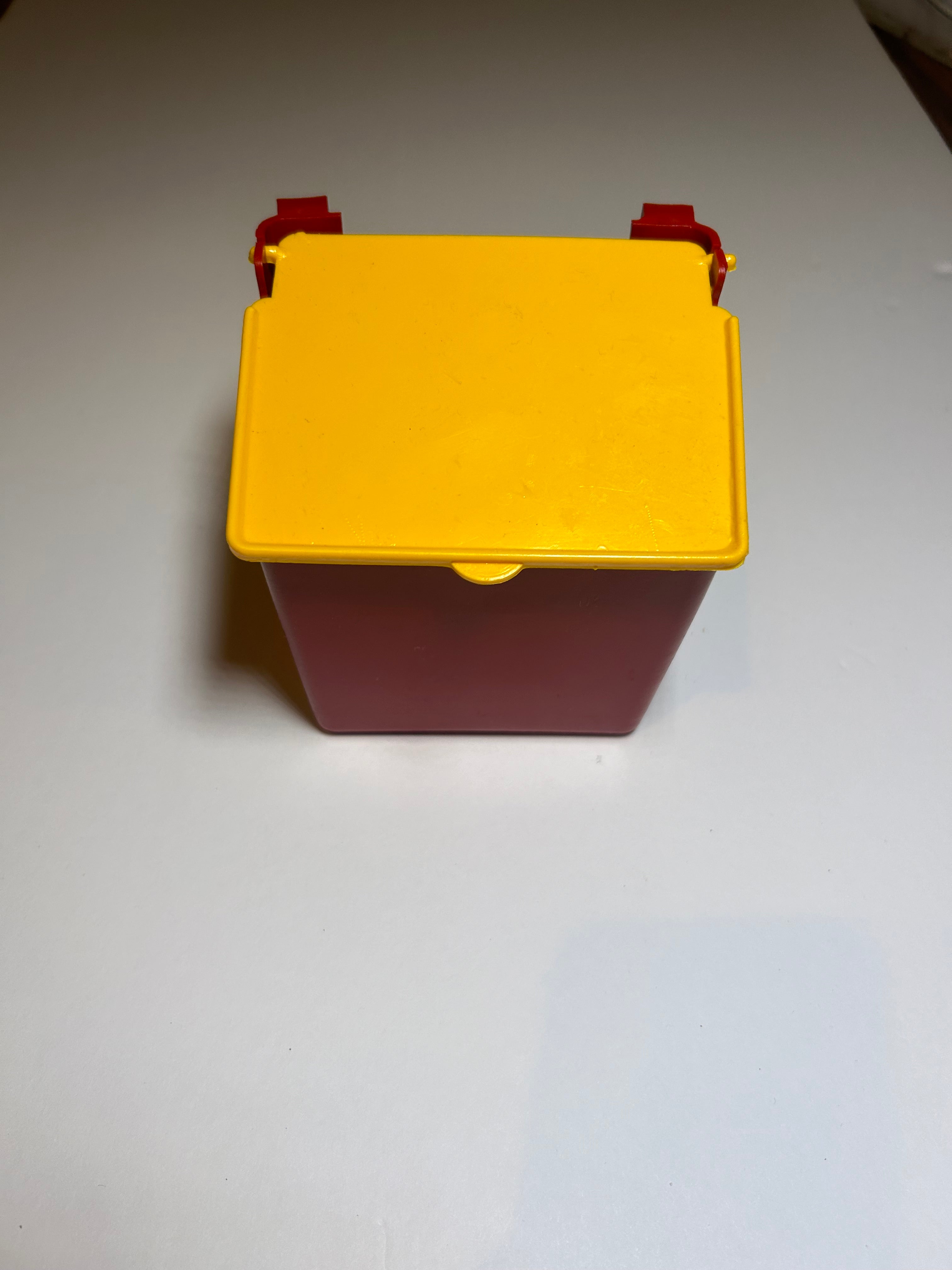 Gamefowl Clip-On Feed Cup with Lid